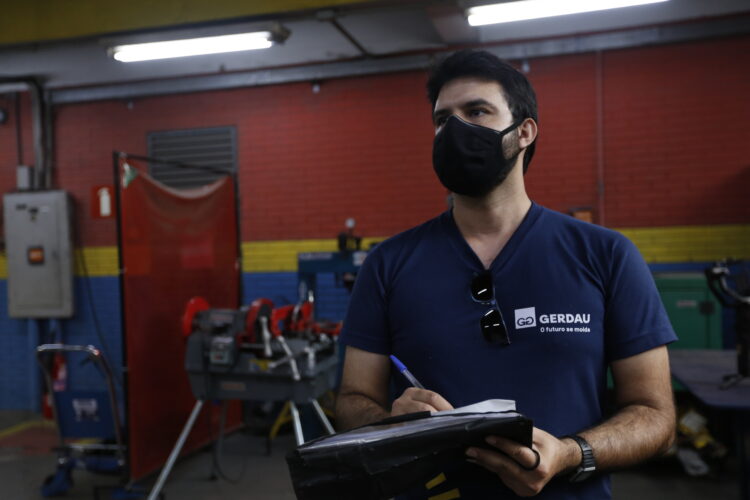 Matheus Coelho de Medeiros Pereira, PCD que participou do Pertencer e foi efetivado pela Gerdau - Foto: Gerdau/Divulgação