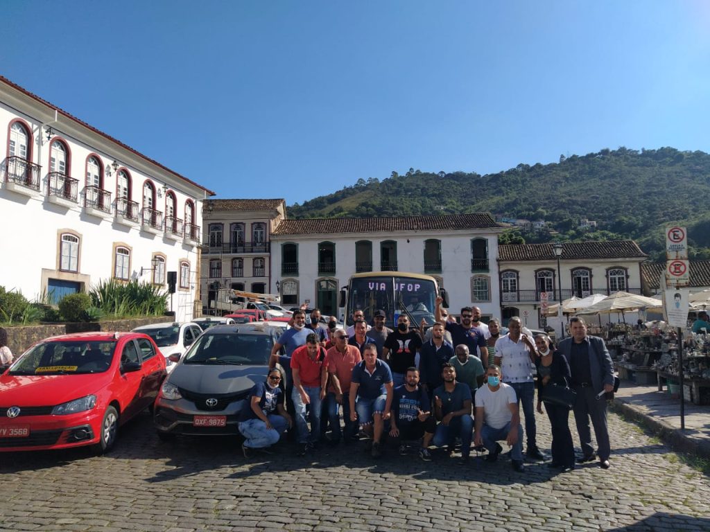 Taxistas de Ouro Preto protestam contra subsídio da prefeitura à Rota Real: "É uma covardia com a nossa categoria"