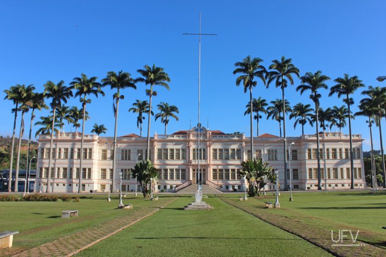 Universidade em Minas contrata profissional de enfermagem em concurso público