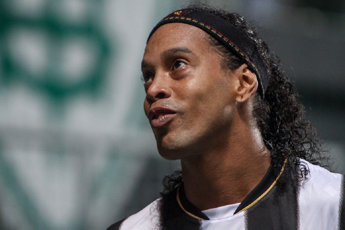 Ronaldinho Gaúcho faz 43 anos; relembre lances mágicos do “bruxo