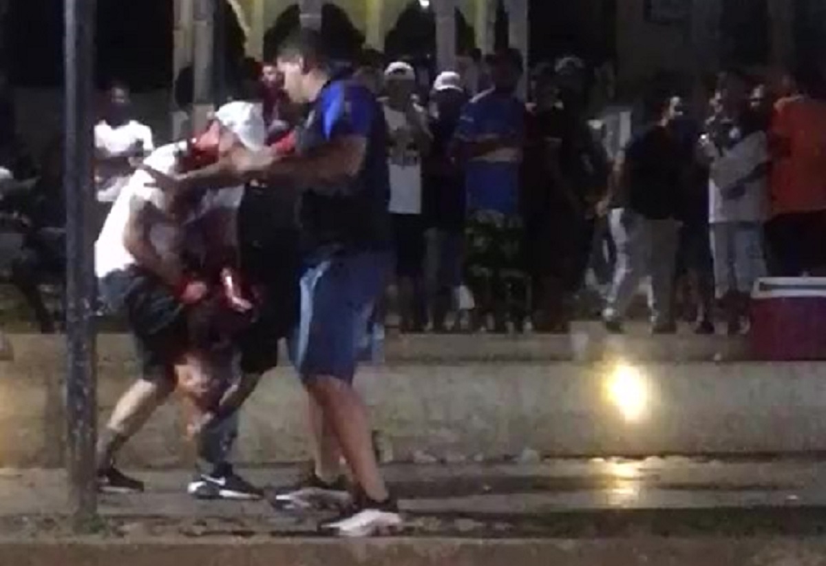 Mariana: homem morre após ser atingido por uma garrafa na Praça Gomes Freire