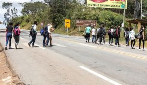 BR-356 ganha quebra-molas na entrada de subdistrito de Ouro Preto, após manifestações BR-356 ganha quebra-molas na entrada de subdistrito de Ouro Preto, após manifestações