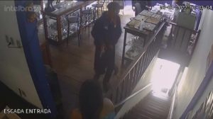 Vídeo mostra joalheria em tentativa de assalto, no centro de Ouro Preto (MG) Vídeo mostra tentativa de assalto a joalheria no centro de Ouro Preto
