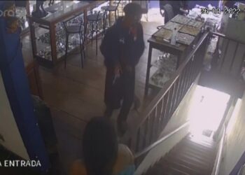 Vídeo mostra tentativa de assalto a joalheria no centro de Ouro Preto