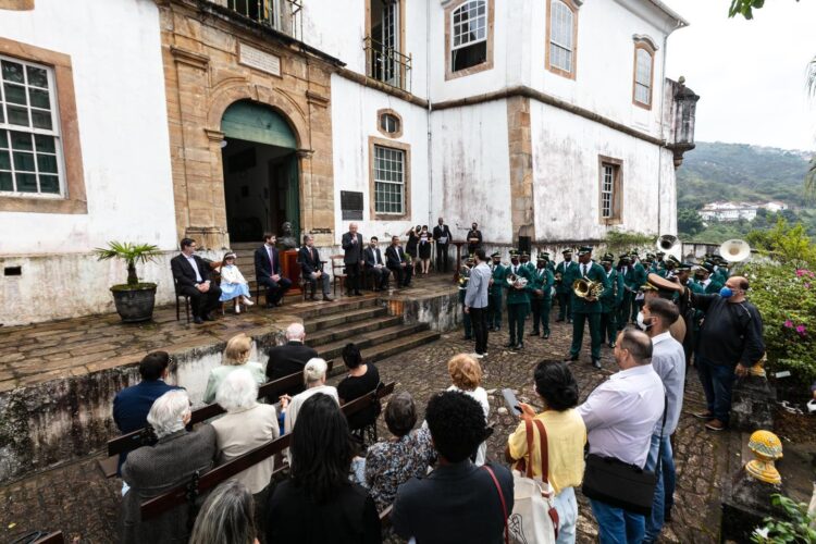 A triste história do príncipe e o bobo nos porões de Vila Rica