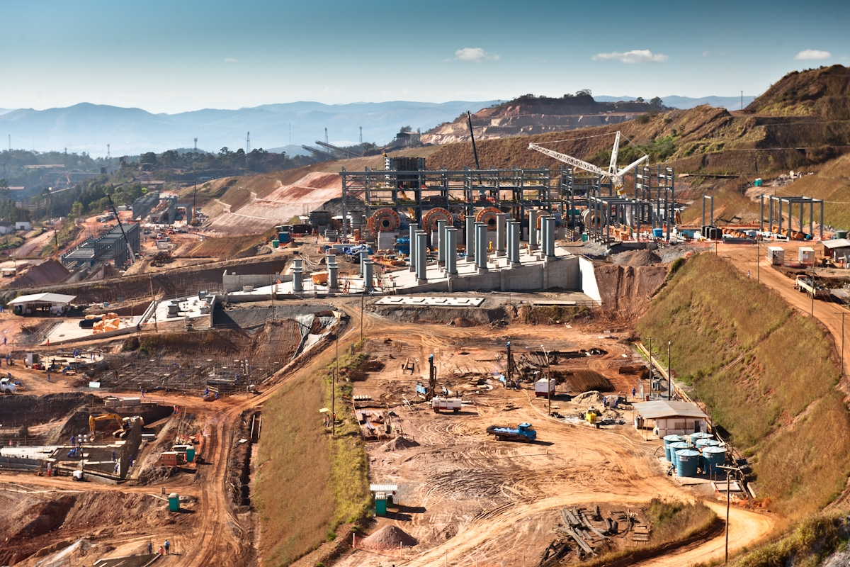 Vista aérea do Projeto Adequação da Usina de Cauê e cava da mina ao fundo, em 2013 - Foto: Marcelo Rosa/ Vale
