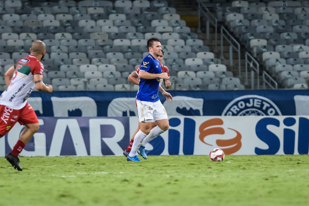 Cruzeiro enfrenta o Brusque buscando reabilitação na Série B