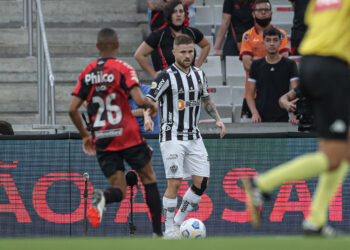 Com desfalque crucial, Atlético enfrenta Athletico-PR fora de casa