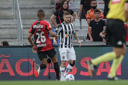 Com desfalque crucial, Atlético enfrenta Athletico-PR fora de casa