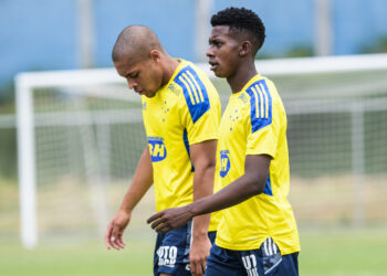 3 promessas da base do Cruzeiro que podem ocupar o lugar de Vitor Roque