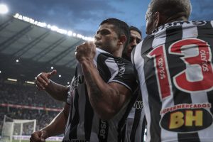 E o Galo? Atlético confirma hegemonia, vence o Cruzeiro e leva o tricampeonato mineiro E o Galo? Atlético mostra superioridade ao Cruzeiro e vence o tricampeonato mineiro
