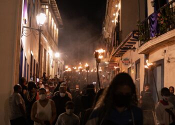 Procissão do Fogaréu em Ouro Preto: veja fotos