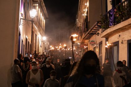 Procissão do Fogaréu em Ouro Preto: veja fotos