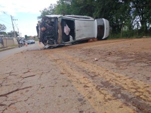 Mulher capota carro na MG-129, em Conselheiro Lafaiete Mulher capota carro na MG-129, em Conselheiro Lafaiete
