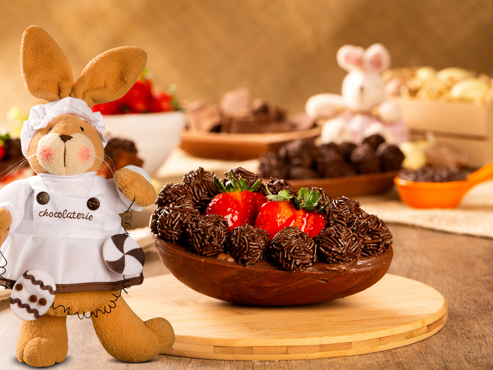 Ovos de chocolate bonecos de coelhinhas. Foto: banco de imagens livres do Canva 
