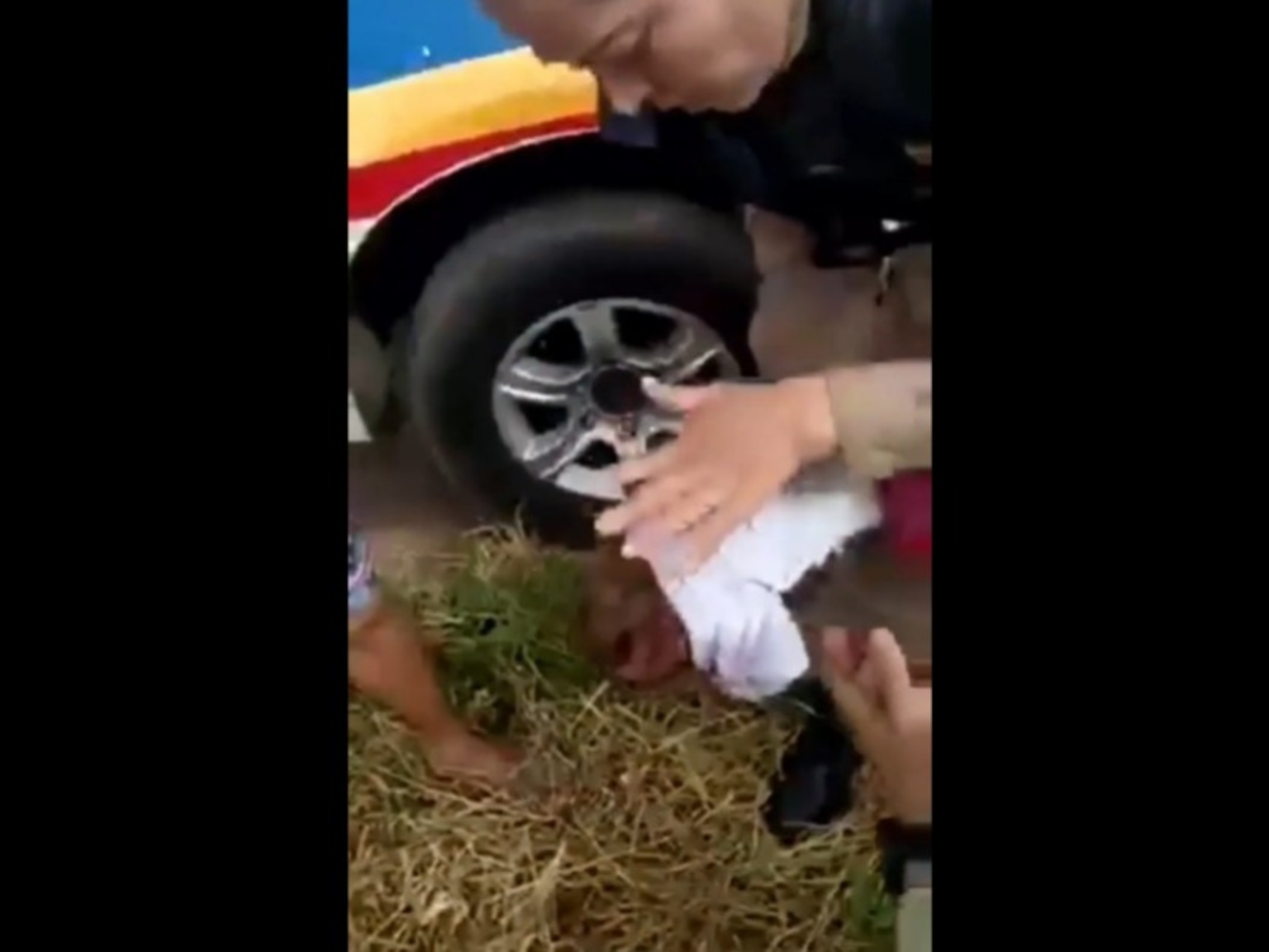 Emocionante salvamento de bebê em cidade de MG; veja imagens Bebê