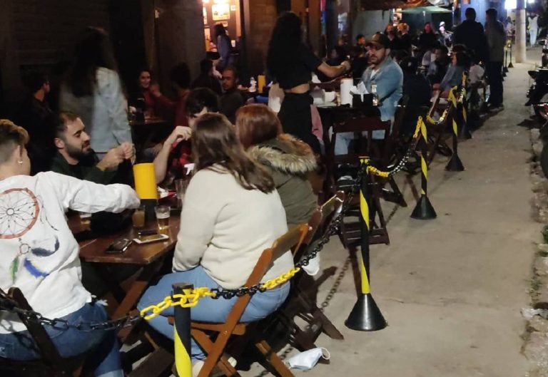 Bares da "Savassinha" passam a funcionar só até meia-noite, em Ouro Preto