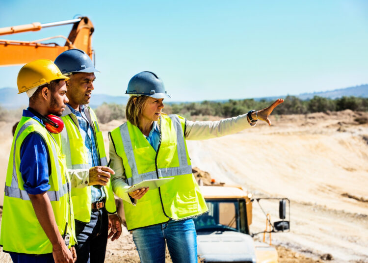 Procurando emprego? Empresa de manutenção industrial contrata engenheiros, encarregados, técnicos, soldadores, eletricista e muito mais