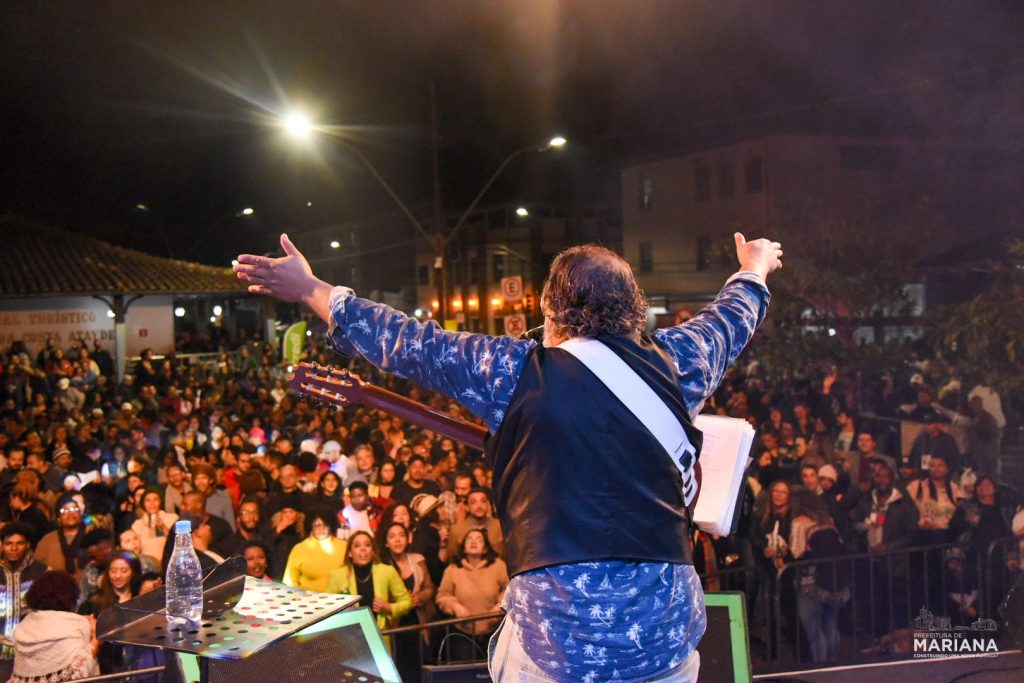 Grupo Candonguêro animou a noite de sábado, em Mariana (MG) - Foto: Mafe Viana/Prefeitura de Mariana