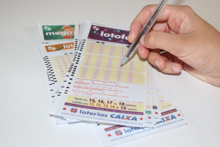 Resultado da Lotofácil de hoje, concurso 2527 - sábado (21/05/2022)