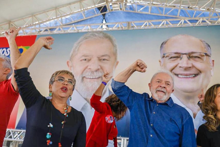 Em Contagem (MG), Lula diz que é preciso governar com o coração e pensando no povo
