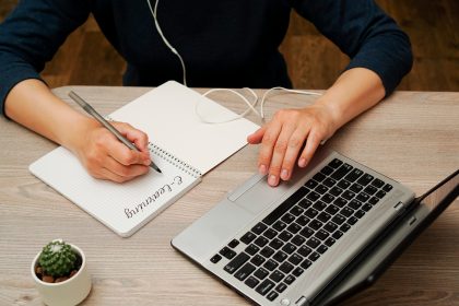 Universidade pública oferta 360 vagas em cursos de extensão gratuitos a distância