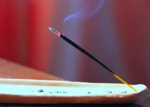 O incenso realmente afasta os insetos? O incenso realmente afasta os insetos?