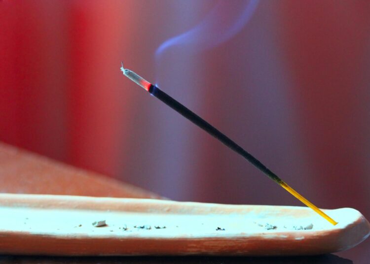 O incenso realmente afasta os insetos?