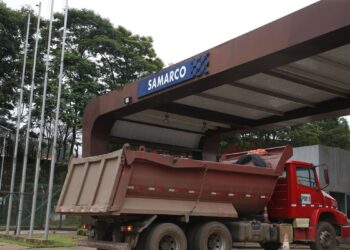 Samarco contrata analistas