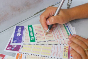 Oito apostas feitas em MG faturam R$ 71 mil na Mega-Sena 2492 Oito apostas feitas em MG faturam R$ 71 mil na Mega-Sena 2492