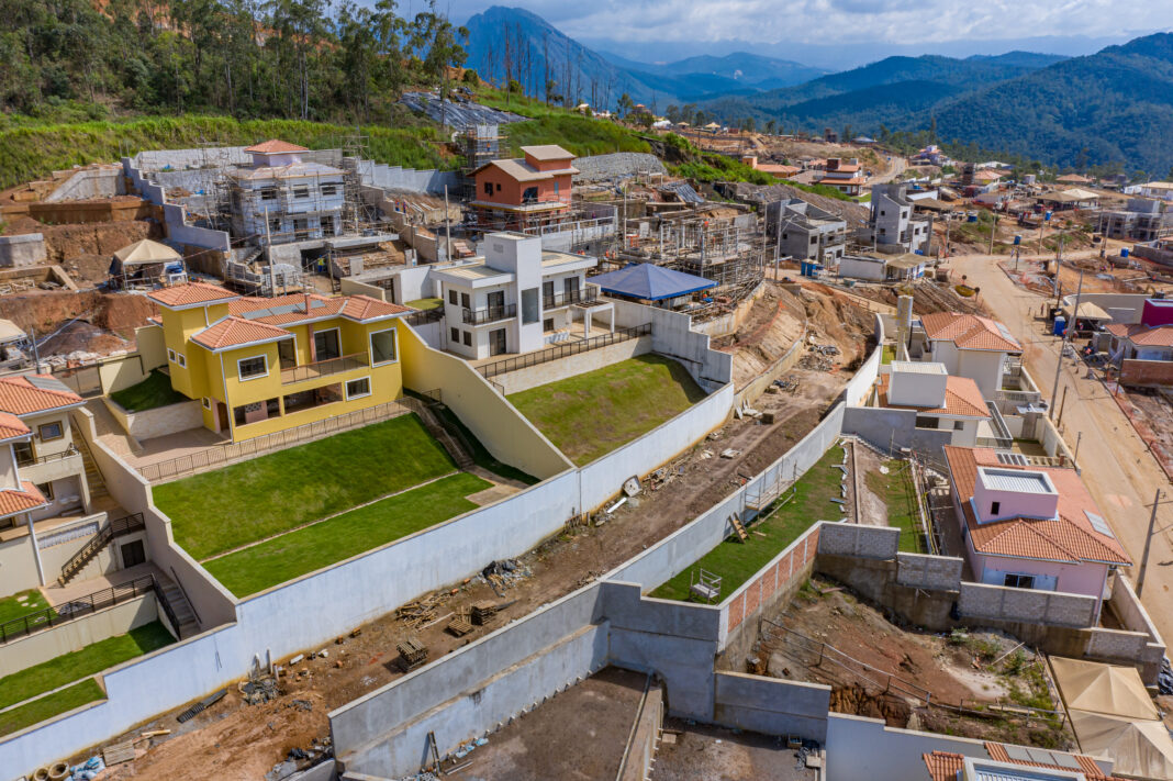 Mais de 800 vagas abertas para trabalhar em obras de reassentamento no estado de MG Mais de 800 vagas abertas para trabalhar em obras de reassentamento no estado de MG