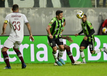 Despencando na tabela do Brasileirão, Coelho busca a recuperação no Maracanã