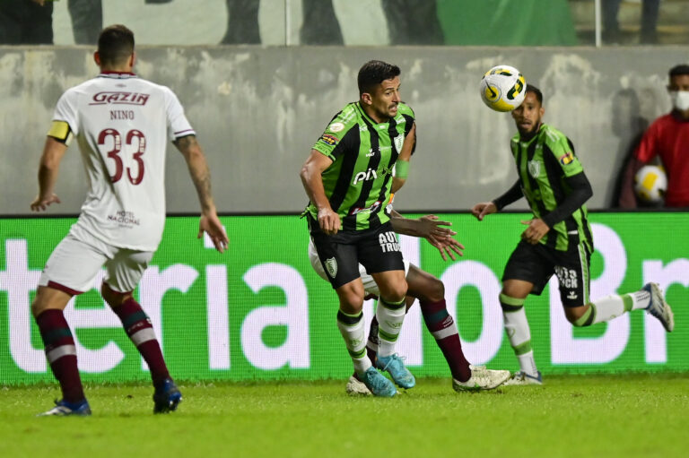 Despencando na tabela do Brasileirão, Coelho busca a recuperação no Maracanã