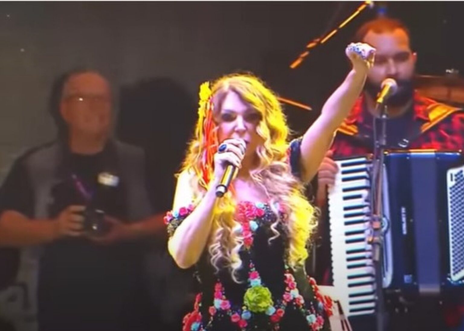 Incomodada com gritos de “Fora Bolsonaro”, como Elba Ramalho reagirá no show em Ouro Preto? Incomodada com gritos de "Fora Bolsonaro", como Elba Ramalho reagirá no show em Ouro Preto?