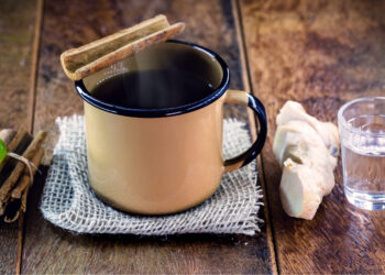 Festa Junina: aprenda a fazer uma versão de Quentão com “cachaça de banana”