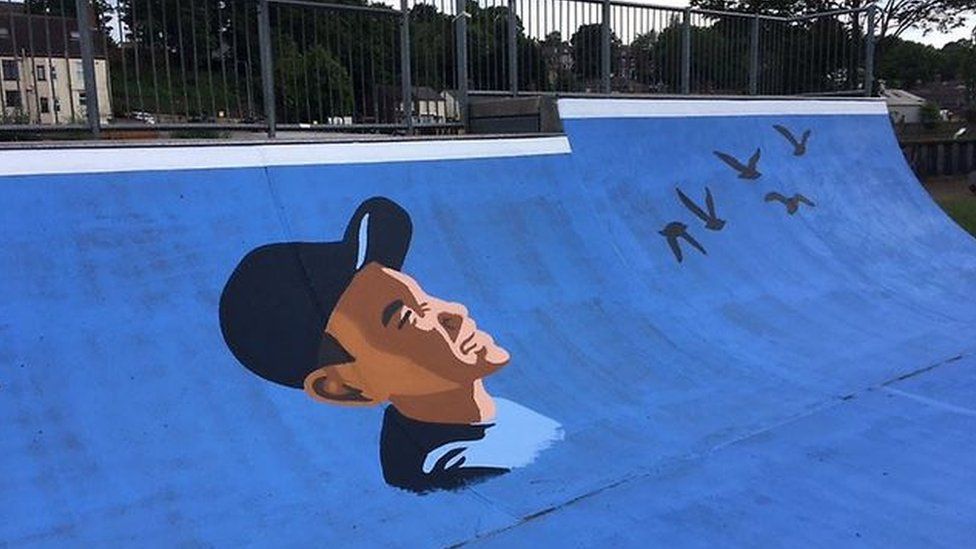 Este mural de Ben foi pintado após sua morte no skatepark de Ipswich, onde ele passou anos aperfeiçoando seus truques