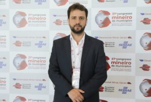 ‘4 anos em 1’: Juliano Duarte é ovacionado em Mariana (MG) antes do show de Paula Fernandes '4 anos em 1': Juliano Duarte é ovacionado em Mariana (MG) antes do show de Paula Fernandes
