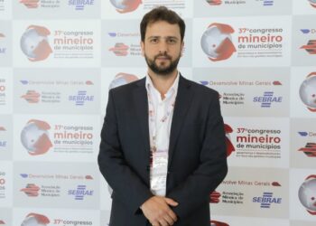 '4 anos em 1': Juliano Duarte é ovacionado em Mariana (MG) antes do show de Paula Fernandes