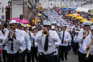 Bandalheira Folclórica comemora 50 anos com cortejo em Ouro Preto Bandalheira Folclórica comemora 50 anos com cortejo em Ouro Preto