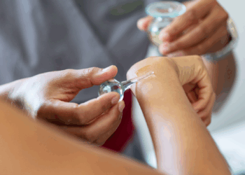 Aromaterapia com óleos essenciais, saiba como funciona e conheça 10 aromas que fazem a diferença