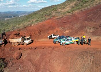 Duas pessoa são presas em operação policial combate extração ilegal de minério de ferro em Mariana