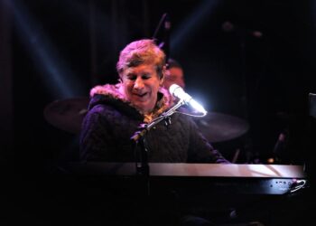 Público grita "Lula" ao final de show de Flávio Venturini em Ouro Preto