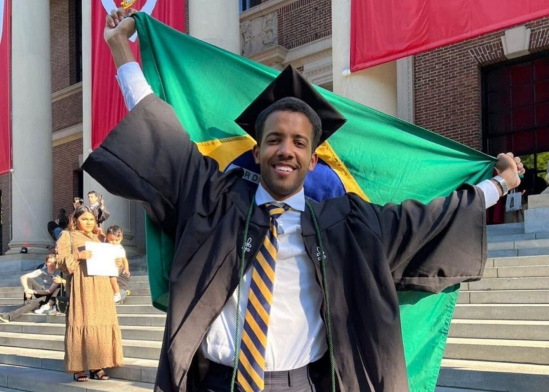 Estudante de Minas Gerais é o primeiro brasileiro negro a se formar em Harvard