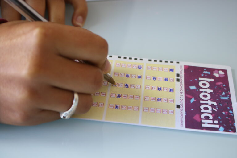 Confira os números e cidades premiadas na Lotofácil 2593