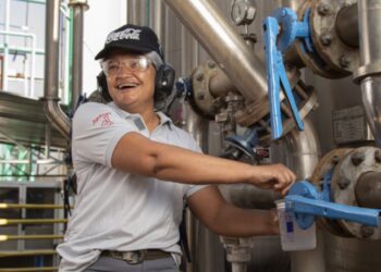 Coca-Cola FEMSA contrata trainees e estagiários de vários cursos universitários