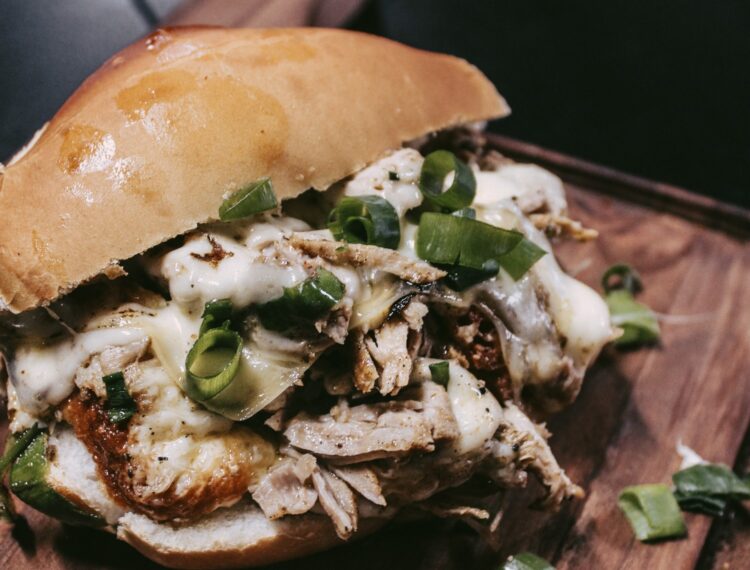 Aprenda a fazer um delicioso sanduíche de pernil de boteco