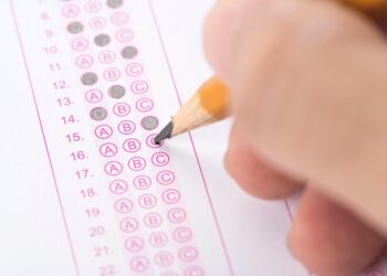 Prefeitura abre quase MIL VAGAS em concurso público, exigindo escolaridade em níveis médio e superior