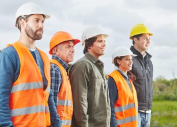 Faça parte do time! Gigante da construção contrata profissionais de vários cargos