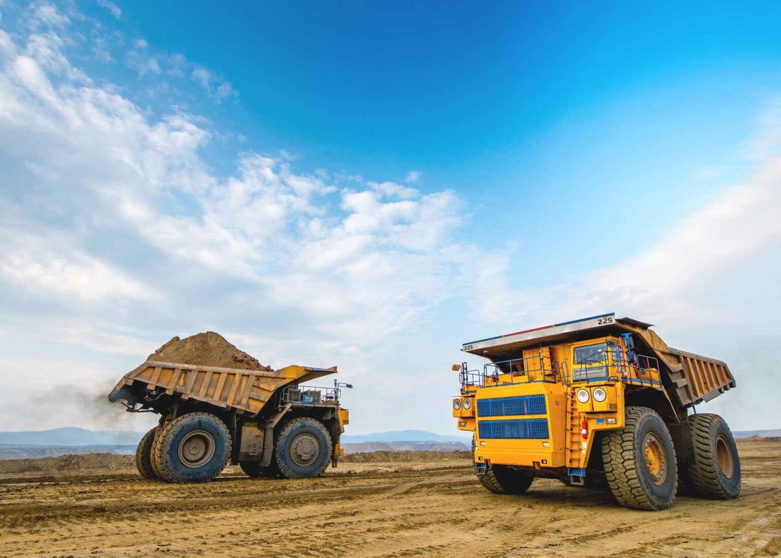 Empresa de mineração e construção contrata apontador, borracheiro, operadores, encarregado, laboratorista, motoristas, sinaleiros e outros profissionais Empresa de mineração e construção contrata apontador, borracheiro, operadores, encarregado, laboratorista, motoristas, sinaleiros e outros profissionais