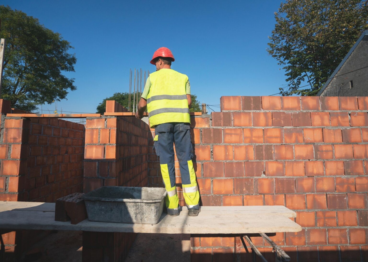 Empresa de construção oferta vagas em seis cidades de MG para trabalho na área da Vale Empresa de construção oferta vagas em seis cidades de MG para trabalho na área da Vale